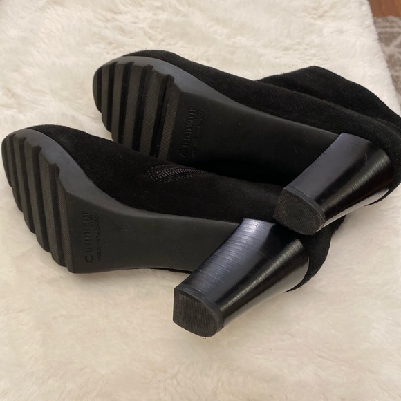 La Canadienne Black Suede Booties (Size 8M) - Picture 3 of 8